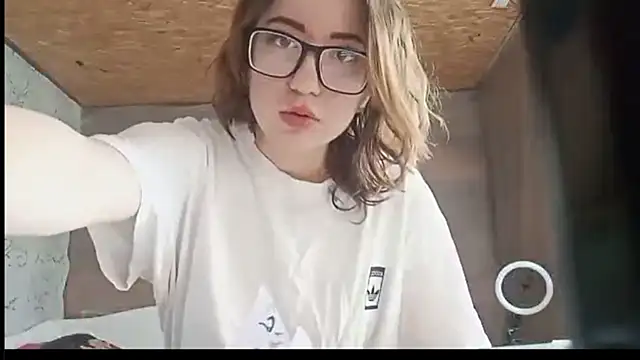 OliviaMoment online show from 07/02/26, 08:42
