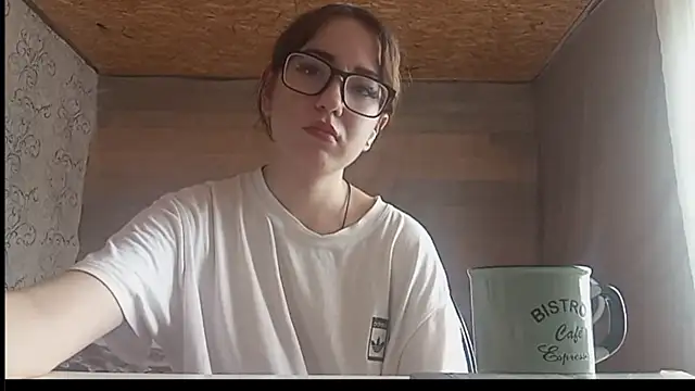 OliviaMoment online show from 07/06/26, 08:22