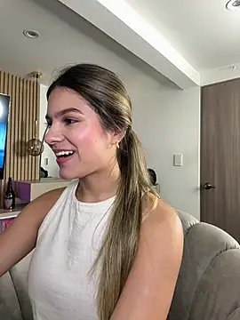 Snapshot of emilyvex chatting on 06/16/26, 02:36 emilyvex online show from 06/16/26, 02:36