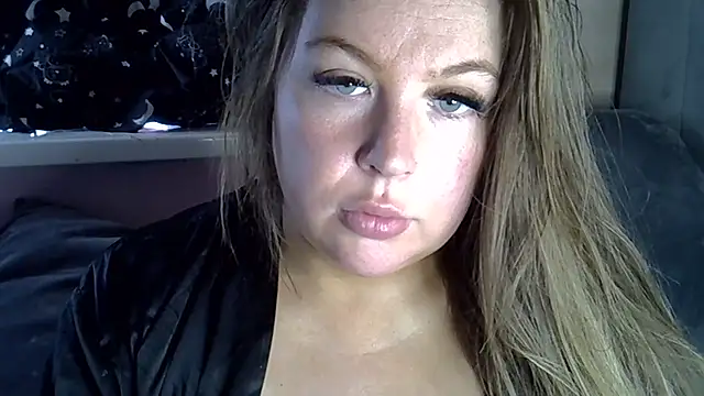 Snapshot of KikiBlackxx chatting on 05/30/26, 10:12 KikiBlackxx online show from 05/30/26, 10:12