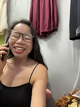 Snapshot of honghong_mother chatting on 06/18/26, 09:14 honghong mother online show from 06/18/26, 09:14