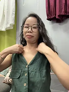 Snapshot of honghong_mother chatting on 07/19/26, 01:31 honghong mother online show from 07/19/26, 01:31