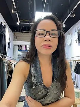Snapshot of honghong_mother chatting on 07/21/26, 01:19 honghong mother online show from 07/21/26, 01:19