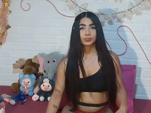 Snapshot of IreneSaez333 chatting on 06/25/26, 05:06 IreneSaez333 online show from 06/25/26, 05:06