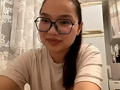 Snapshot of LightMarou chatting on 06/03/26, 06:46 LightMarou online show from 06/03/26, 06:46