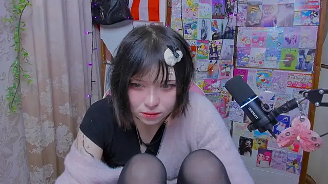 Snapshot of honeycelestia chatting on 06/02/26, 06:10 honeycelestia online show from 06/02/26, 06:10