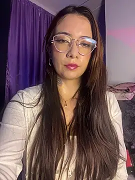 Snapshot of arilynn_ chatting on 07/17/26, 04:52 arilynn online show from 07/17/26, 04:52