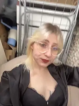 Snapshot of xp_blondie chatting on 06/05/26, 06:20 xp blondie online show from 06/05/26, 06:20