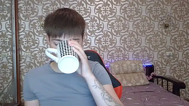 EmyHills online show from 08/02/26, 07:45