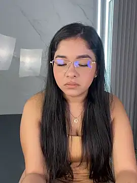 Snapshot of ValentinaLuciana chatting on 06/03/26, 12:52 ValentinaLuciana online show from 06/03/26, 12:52