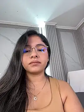 Snapshot of ValentinaLuciana chatting on 06/03/26, 02:33 ValentinaLuciana online show from 06/03/26, 02:33