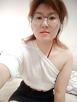 Snapshot of gaoyan880526 chatting on 06/21/26, 06:38 gaoyan880526 online show from 06/21/26, 06:38