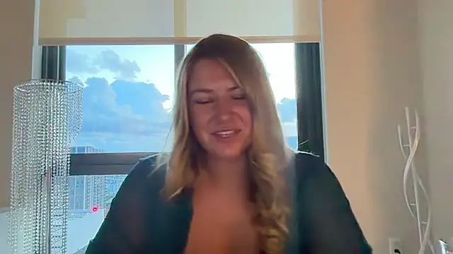 Snapshot of allyanalangell chatting on 07/06/26, 12:18 allyanalangell online show from 07/06/26, 12:18
