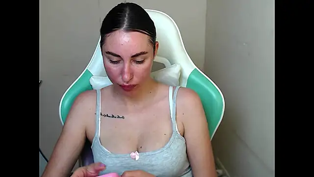 Cammil1a horn online show from 06/25/26, 05:34