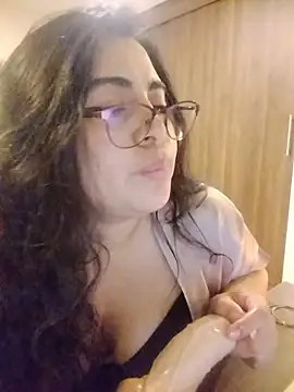 Snapshot of Roxxy_Sade chatting on 06/11/26, 12:32 Roxxy Sade online show from 06/11/26, 12:32
