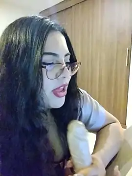 Snapshot of Roxxy_Sade chatting on 07/01/26, 11:59 Roxxy Sade online show from 07/01/26, 11:59