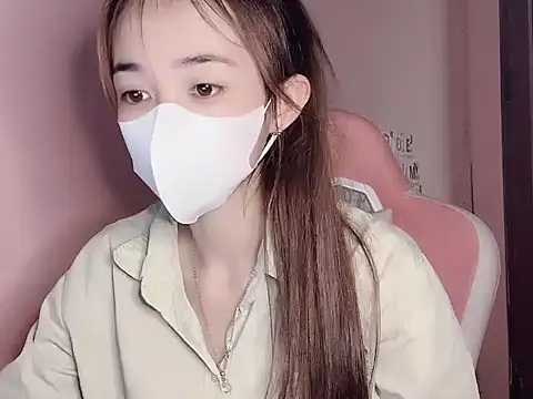 Snapshot of Alee8668 chatting on 07/04/26, 03:45 Alee8668 online show from 07/04/26, 03:45