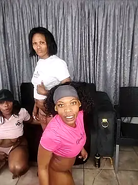 QueenZara 202 online show from 06/25/26, 01:38