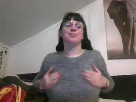 Snapshot of sexujuly88 chatting on 12/08/24, 10:03 sexujuly88 online show from 12/08/24, 10:03