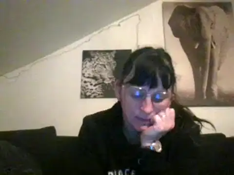 Snapshot of sexujuly88 chatting on 12/12/24, 10:20 sexujuly88 online show from 12/12/24, 10:20