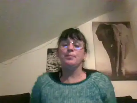 Snapshot of sexujuly88 chatting on 12/22/24, 10:15 sexujuly88 online show from 12/22/24, 10:15