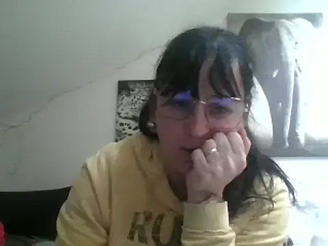 Snapshot of sexujuly88 chatting on 02/04/25, 08:24 sexujuly88 online show from 02/04/25, 08:24