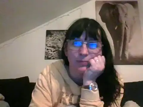 Snapshot of sexujuly88 chatting on 03/03/25, 10:10 sexujuly88 online show from 03/03/25, 10:10