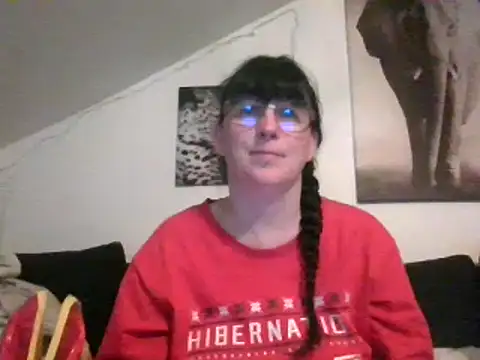 Snapshot of sexujuly88 chatting on 03/06/25, 10:15 sexujuly88 online show from 03/06/25, 10:15