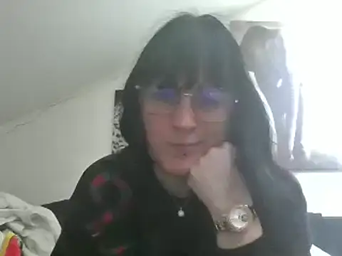 Snapshot of sexujuly88 chatting on 03/11/25, 08:20 sexujuly88 online show from 03/11/25, 08:20