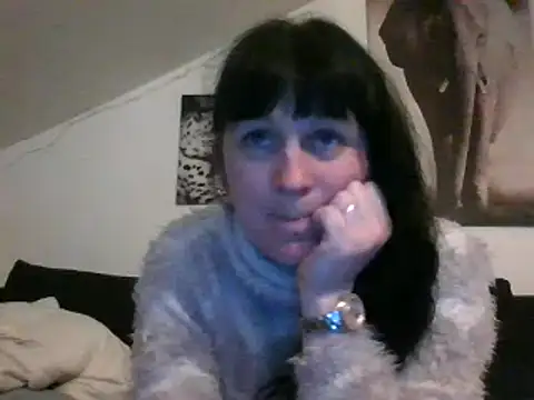 Snapshot of sexujuly88 chatting on 03/18/25, 10:15 sexujuly88 online show from 03/18/25, 10:15