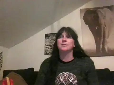 Snapshot of sexujuly88 chatting on 10/06/25, 09:01 sexujuly88 online show from 10/06/25, 09:01