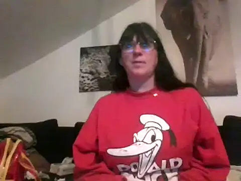 Snapshot of sexujuly88 chatting on 10/08/25, 09:23 sexujuly88 online show from 10/08/25, 09:23