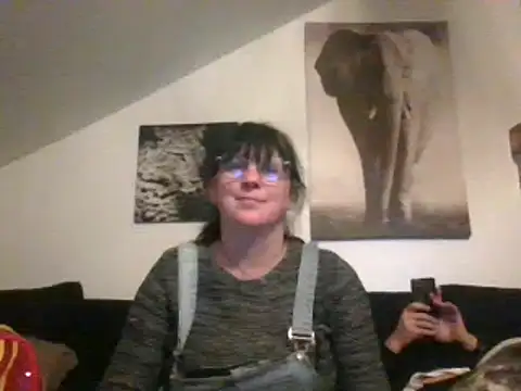 Snapshot of sexujuly88 chatting on 10/24/25, 09:44 sexujuly88 online show from 10/24/25, 09:44