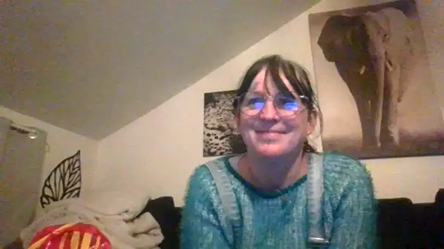 Snapshot of sexujuly88 chatting on 11/27/25, 10:34 sexujuly88 online show from 11/27/25, 10:34