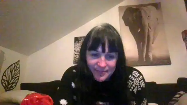 Snapshot of sexujuly88 chatting on 12/02/25, 10:05 sexujuly88 online show from 12/02/25, 10:05