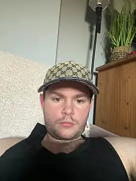 Snapshot of Ronnie153 chatting on 06/21/26, 07:27 Ronnie153 online show from 06/21/26, 07:27