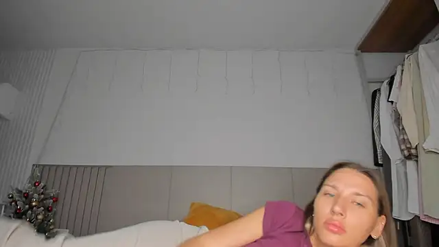 Snapshot of SofiClimbing chatting on 02/15/26, 01:24 SofiClimbing online show from 02/15/26, 01:24