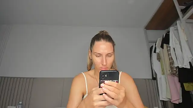 Snapshot of SofiClimbing chatting on 03/08/26, 02:59 SofiClimbing online show from 03/08/26, 02:59