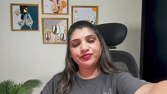Snapshot of Hottiehaniya7245 chatting on 06/01/26, 06:59 Hottiehaniya7245 online show from 06/01/26, 06:59