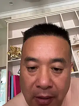 Snapshot of woailllll chatting on 07/18/26, 01:10 woailllll online show from 07/18/26, 01:10