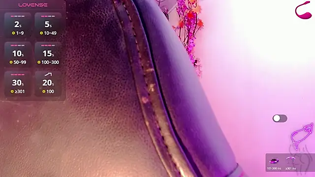 Snapshot of Honey_Balenciaga chatting on 06/11/26, 07:12 Honey Balenciaga online show from 06/11/26, 07:12