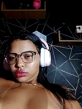Snapshot of Silmara21 chatting on 06/05/26, 05:03 Silmara21 online show from 06/05/26, 05:03