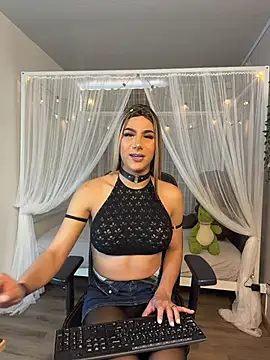 Snapshot of Martinaa_Rose chatting on 06/25/26, 12:53 Martinaa Rose online show from 06/25/26, 12:53