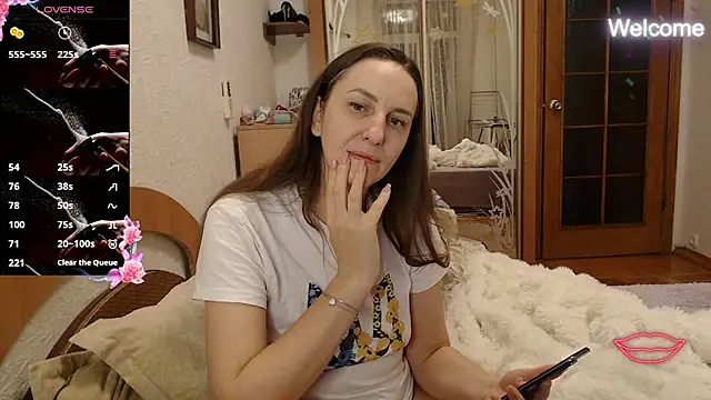 Snapshot of Yevgeshka-Milashka chatting on 12/18/25, 04:07 Yevgeshka-Milashka online show from 12/18/25, 04:07