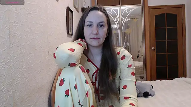 Snapshot of Yevgeshka-Milashka chatting on 03/11/26, 04:02 Yevgeshka-Milashka online show from 03/11/26, 04:02