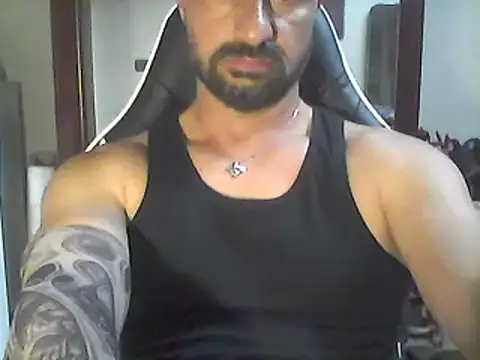 Snapshot of francesc80 chatting on 06/06/26, 10:53 francesc80 online show from 06/06/26, 10:53