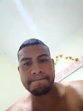 Snapshot of Giovann14 chatting on 06/20/26, 10:34 Giovann14 online show from 06/20/26, 10:34