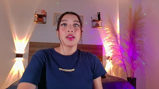 Snapshot of _Emmakiss_ chatting on 06/18/26, 12:20 Emmakiss online show from 06/18/26, 12:20