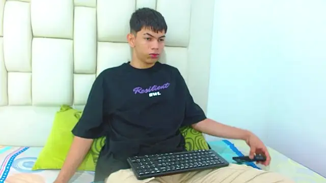 LoganNaughty online show from 06/03/26, 12:41