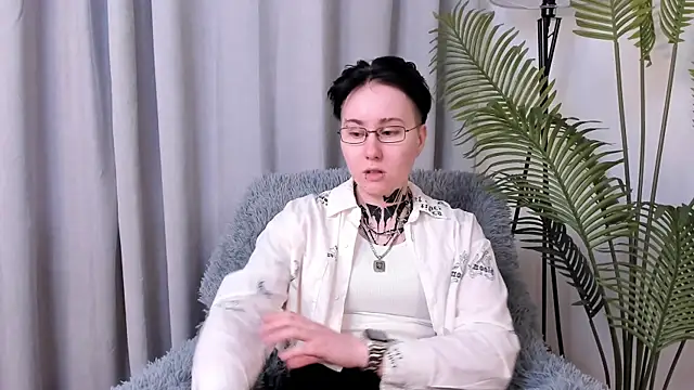 Snapshot of LeonOsbey chatting on 06/03/26, 02:08 LeonOsbey online show from 06/03/26, 02:08